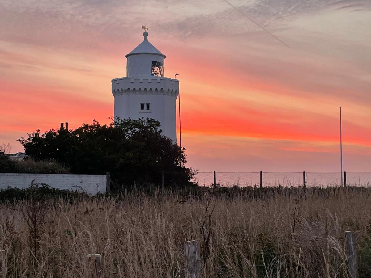 Fab Stay Uk - Coastal And Country Retreat With Free Secure Off Road Parking Minutes From Both Dover And Deal Екстериор снимка
